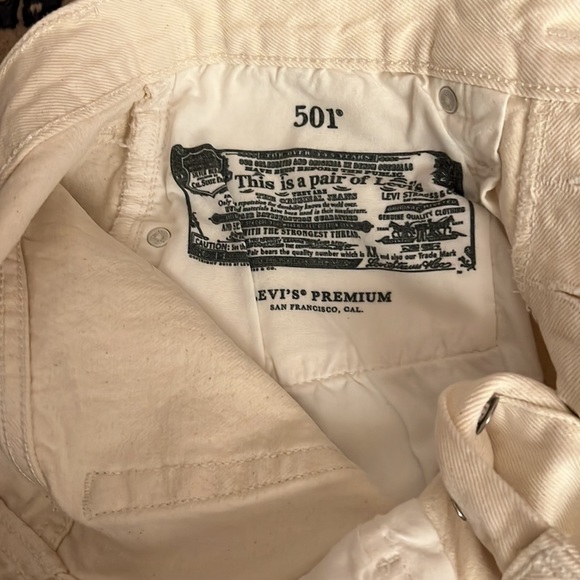 Levis 501 Shorts in natural instinct - Picture 7 of 7